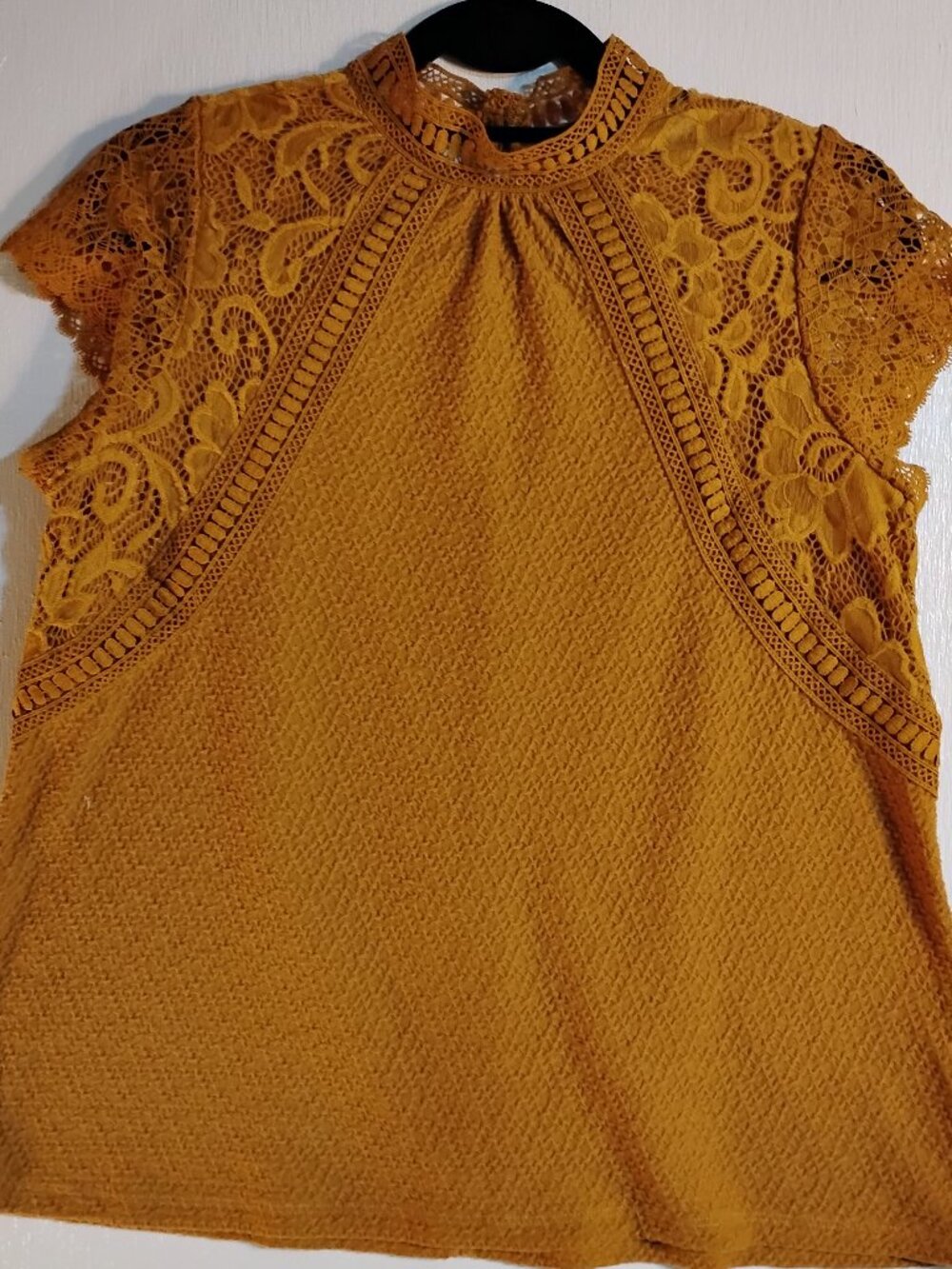 Cable & Gauge Saffron Yellow Lace Trim Top Size Large,